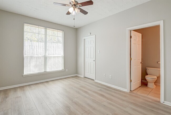 Building Photo - 717 Cedarwood Dr