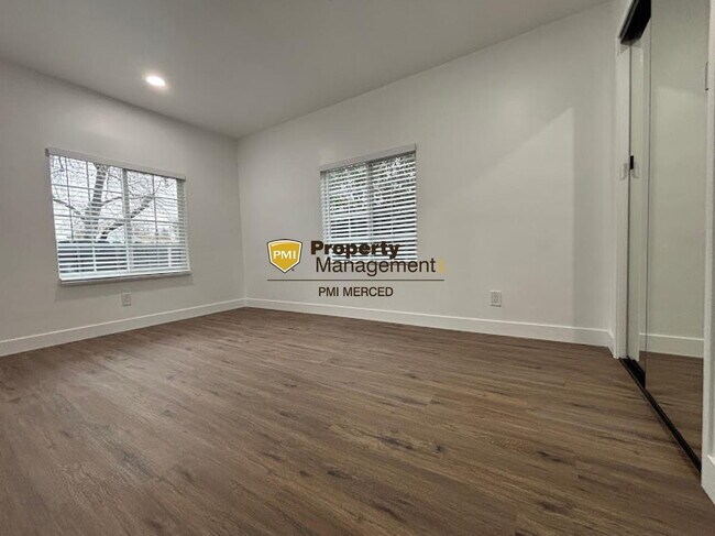 Building Photo - Newly remodeled 2 bedroom duplex for $1900