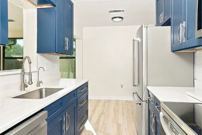 Building Photo - Fully Renovated 3/2 Near Manasota Beach with a Sunroom and a Big Backyard