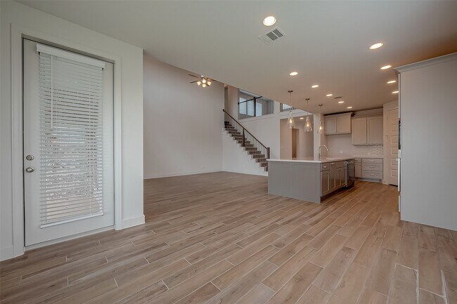 Building Photo - 30223 Gold Finch Pl