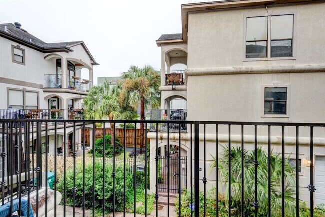 Building Photo - 2210 Mason St