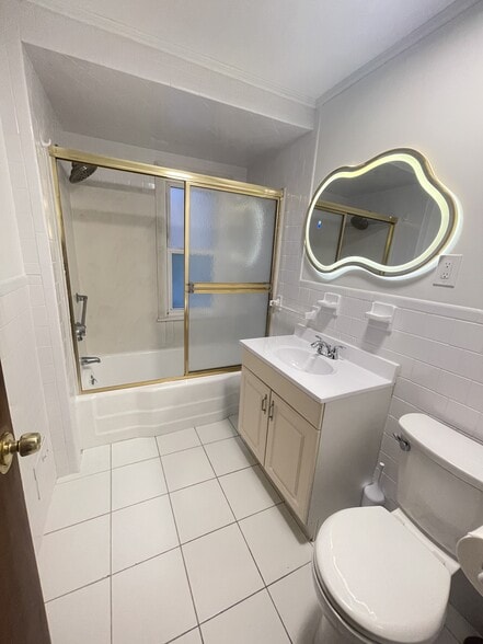 Building Photo - 8 Dalton St