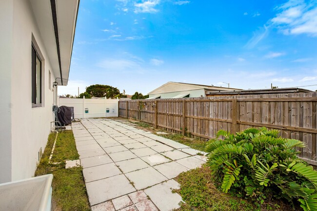 Building Photo - 121 Bayberry Dr