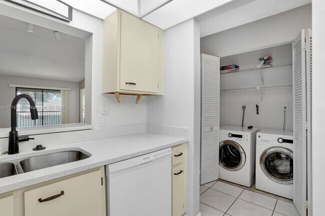 Building Photo - 9413 Boca Cove Cir