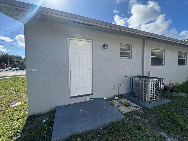 Building Photo - 802-804 NW 10th St