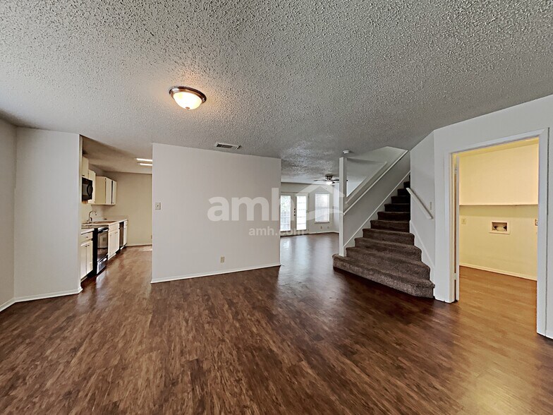 Building Photo - 13352 Pecan Glade