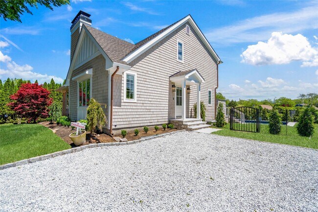 Building Photo - 4 Carriage Ln