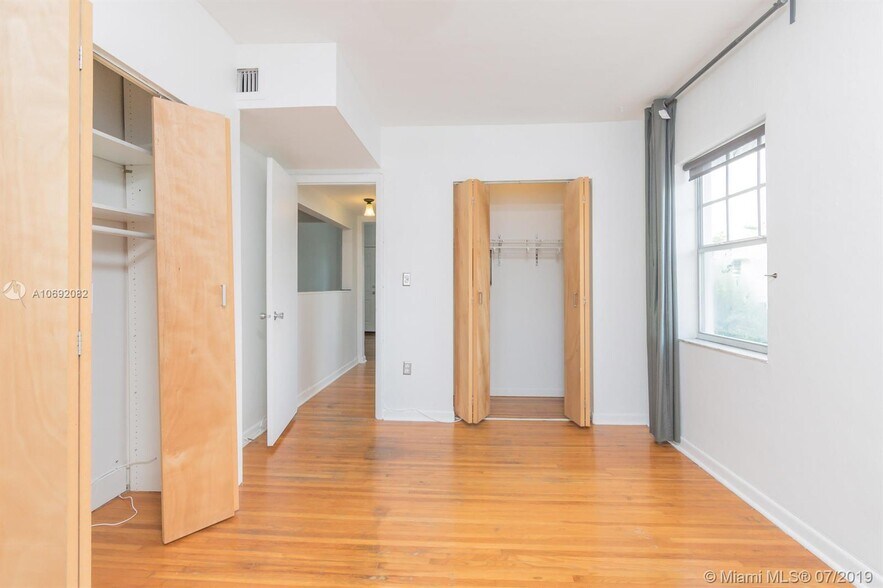 Building Photo - 915 8th St