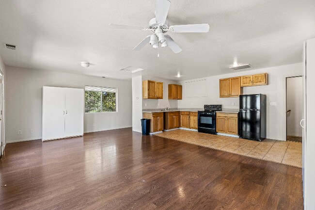 Building Photo - 1310 E Trevor Way