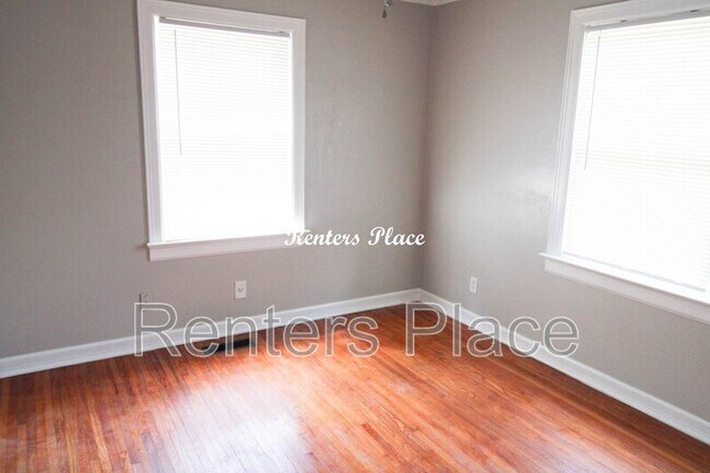 Building Photo - 1424 S Marion Ave