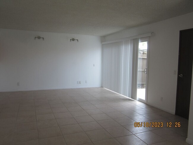 Building Photo - SPACIOUS 2 STORY CONDO