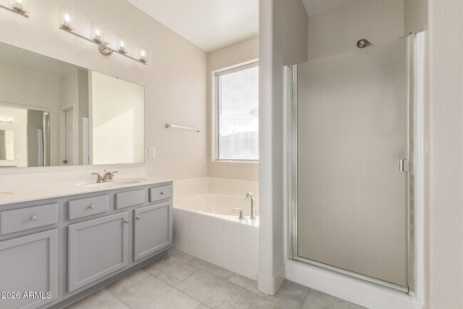 Building Photo - 5665 W Laurie Ln