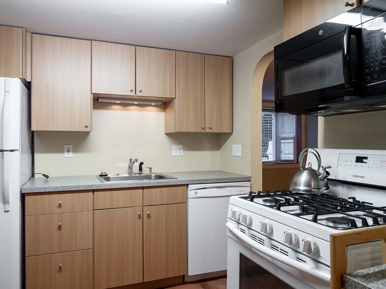 Building Photo - 12016 Bartlett Ave NE
