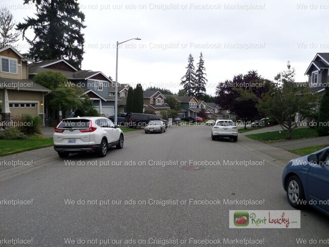 Building Photo - Meticulously Maintained 4-Bedroom Home in Sought-After Bothell Location!