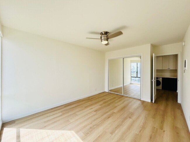 Building Photo - ven920