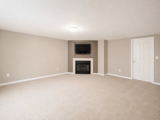 Building Photo - 593 Lazelle Rd