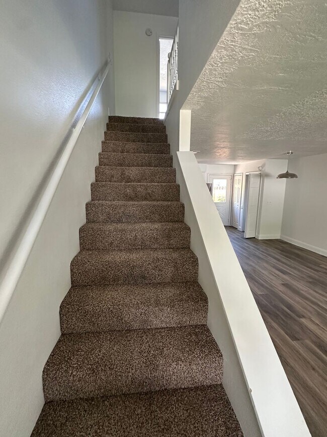 Building Photo - Apartment in Colorview