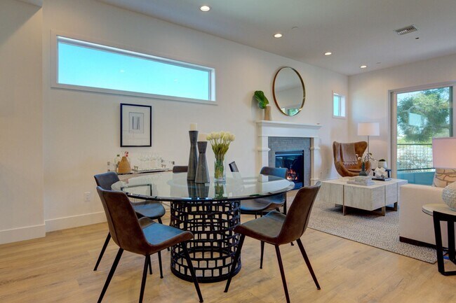 Building Photo - Fantastic 2 Story Farm House style Home with 4 Bedrooms and 3 Baths in Mid City area