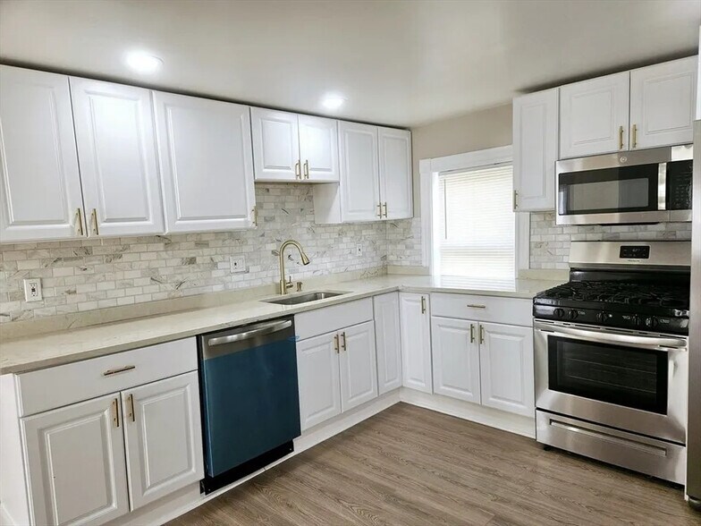 Building Photo - 222 N Main St