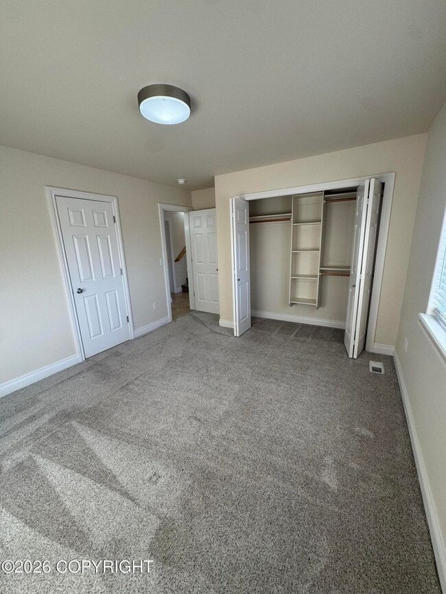 Building Photo - Stunning home in Goldenview