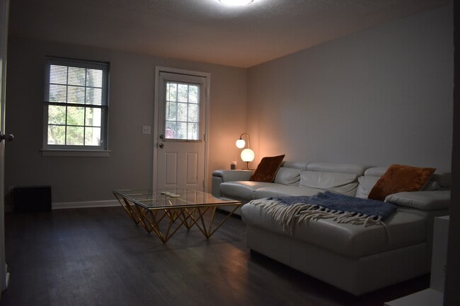 Building Photo - 610 River Rouge Dr, Unit A