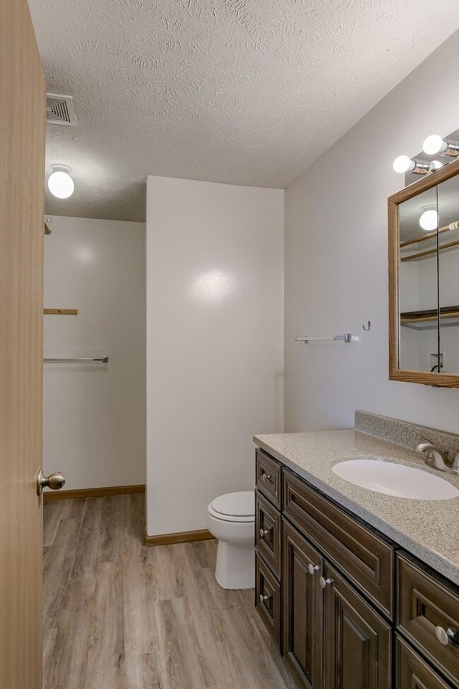 Building Photo - Spacious Duplex Close to Schools, UNL, Haymarket, and I-80 TOTALLY REMODELED