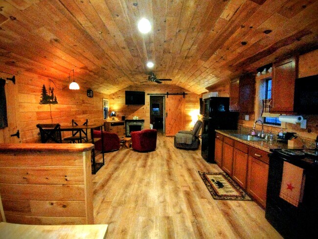 Building Photo - 554 Hovermale Ln