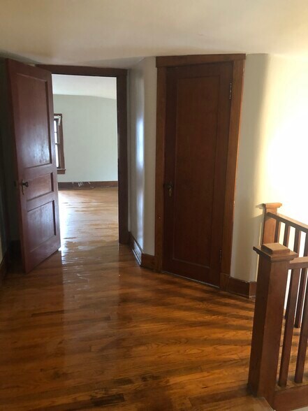 Upstairs foyer - 132 N Crestmoor Ave