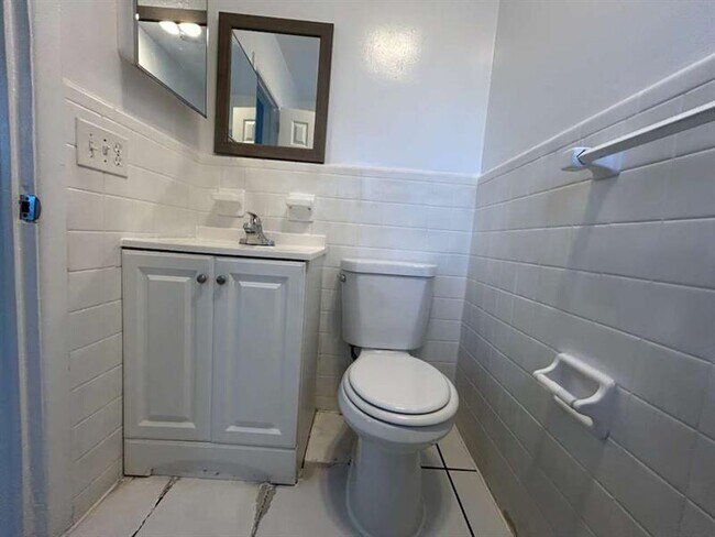 Building Photo - 405 6th Ave S