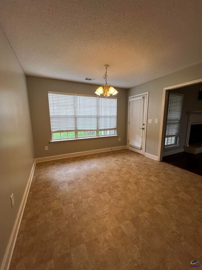 Building Photo - 306 Hummingbird Ln