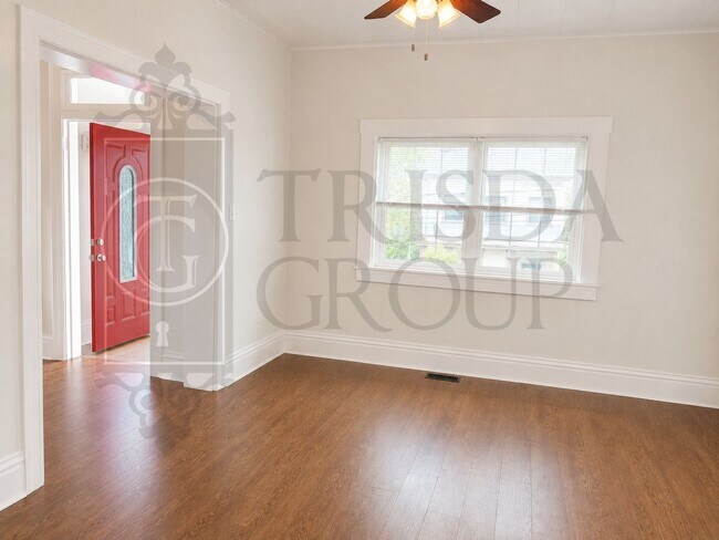 Building Photo - Avail Sept 1: Mt Washington Single Family Home w/ FENCED YARD, Off Street Parking, AC, Laundry, D...