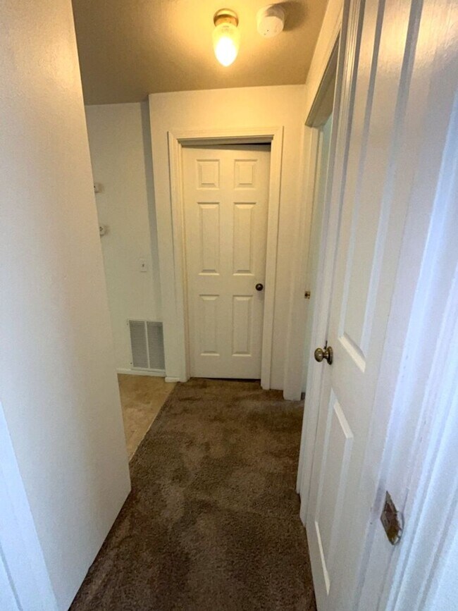 Building Photo - 2521 Yew St