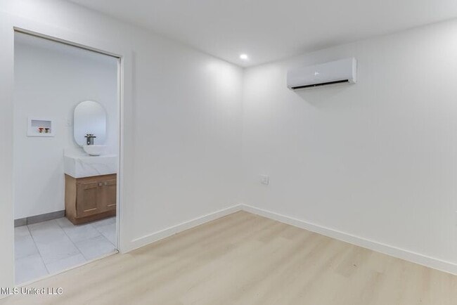 Building Photo - 264 Mc Donnell Ave