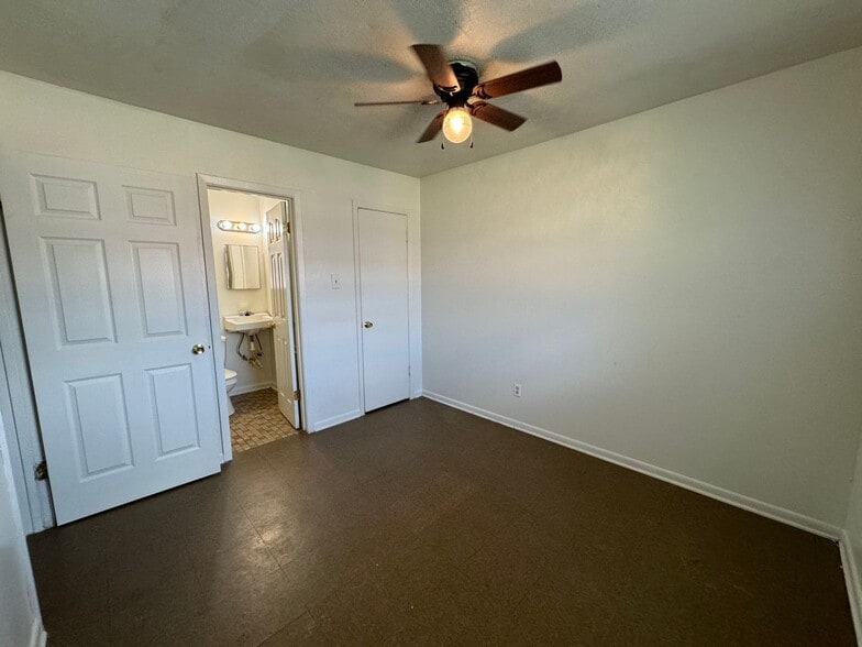 Building Photo - 505 Sunset Ln