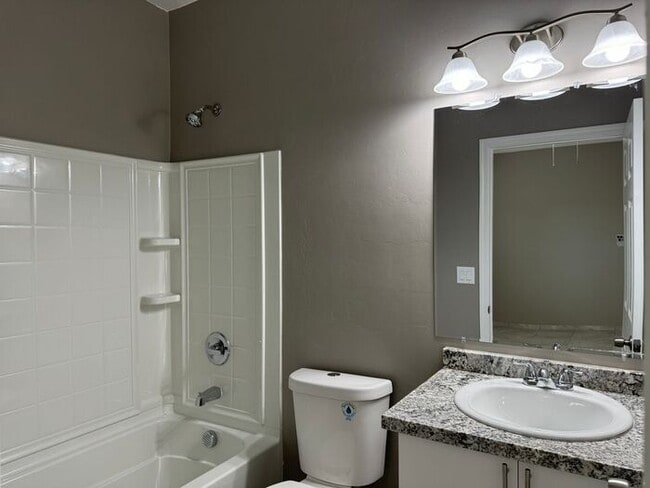 Building Photo - Beautiful Modern 3Bdm 2Ba Home, Easy Access to I-10, Must See!