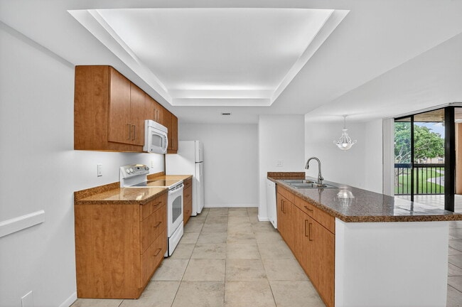 Building Photo - 2255 Lindell Blvd
