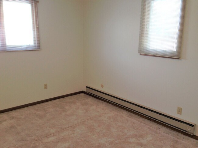 Building Photo - Continental