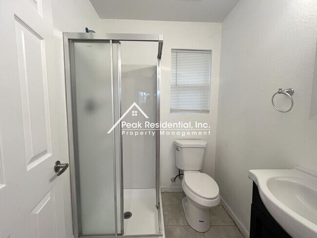 Building Photo - Updated 3bd/2ba Sacramento House