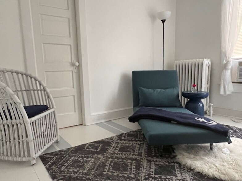 Twin bed with queen trundle - 80 Wyckoff Ave