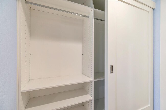 Building Photo - Hamilton Place Townhome