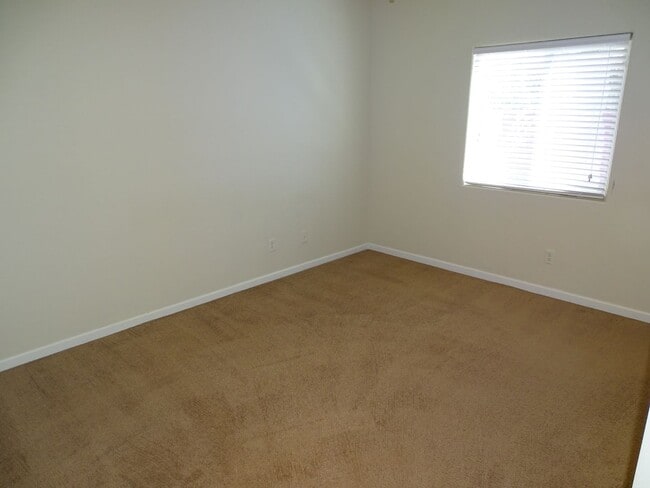 Building Photo - 3 bedroom home in SOUTH SUMMERLIN