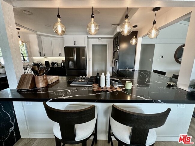 Building Photo - 22428 Victory Blvd