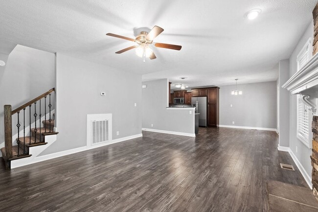 Building Photo - Gorgeous Single-Family with a Large Fenced Backyard!