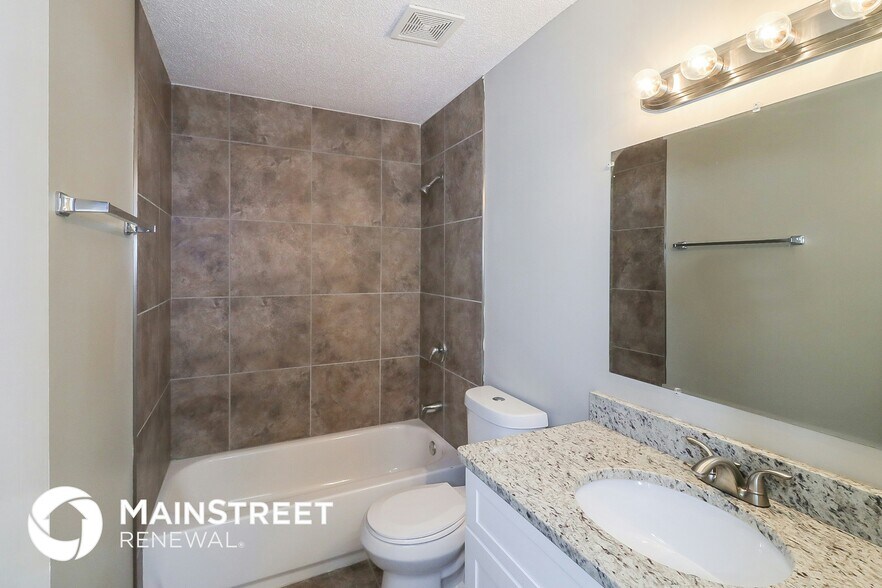 Building Photo - 1826 Killarney Dr SW