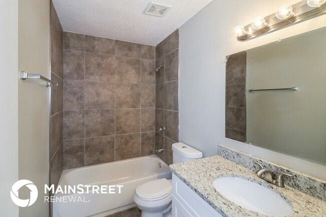 Building Photo - 1826 Killarney Dr SW