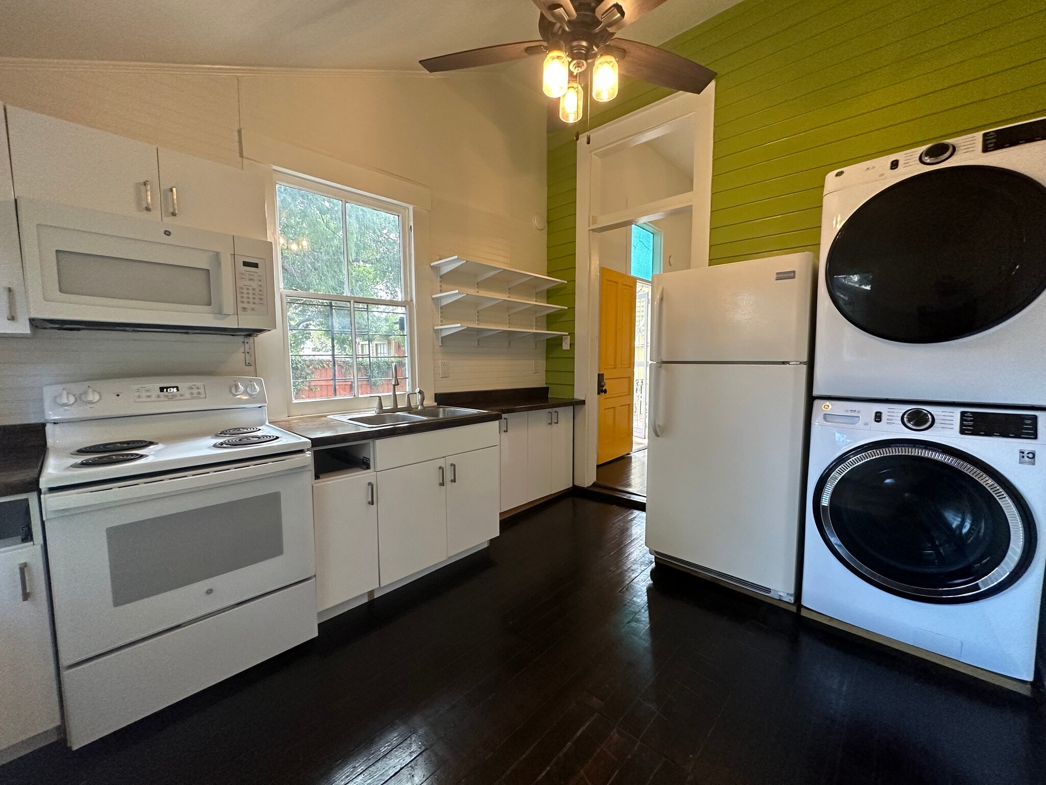 Kitchen; W/D - 3821 Dauphine St