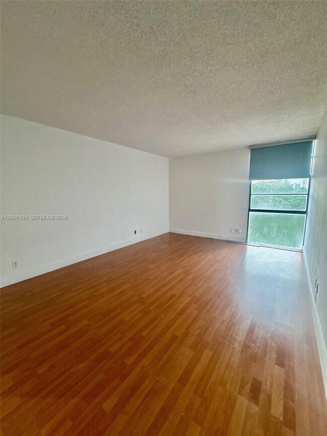 Building Photo - 3475 N Country Club Dr