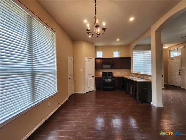 Building Photo - 305 Rosalie Dr