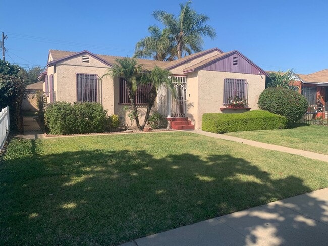 Primary Photo - 3bd/1ba home in Rosewood. Huge backyard and 2 car garage!!