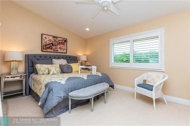 Building Photo - 270 Captains Walk